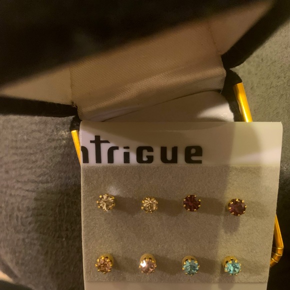 Stud earrings - Picture 2 of 2